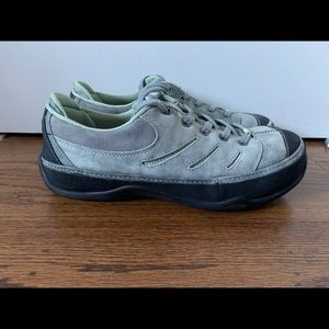 Women’s Ahnu Hiking Shoes, US Size 11